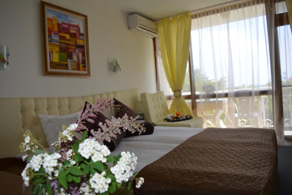 Sunshine Pearl Family Hotel Каварна Екстер'єр фото