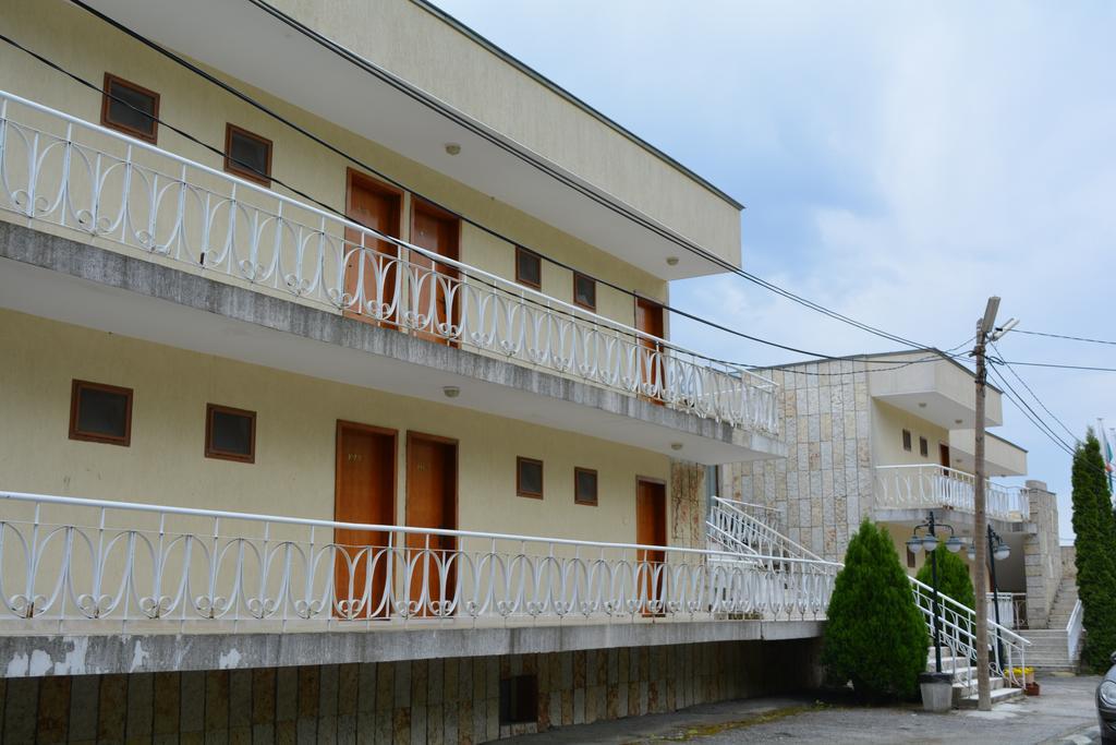 Sunshine Pearl Family Hotel Каварна Екстер'єр фото
