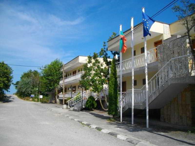 Sunshine Pearl Family Hotel Каварна Екстер'єр фото
