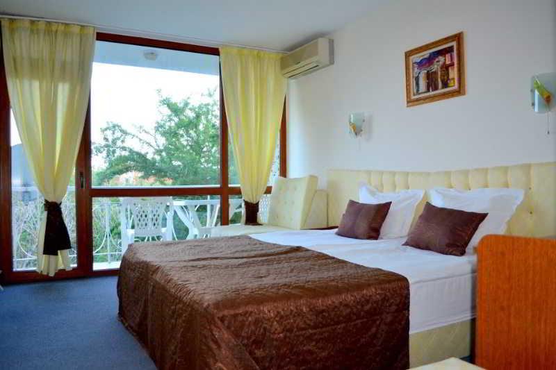 Sunshine Pearl Family Hotel Каварна Екстер'єр фото
